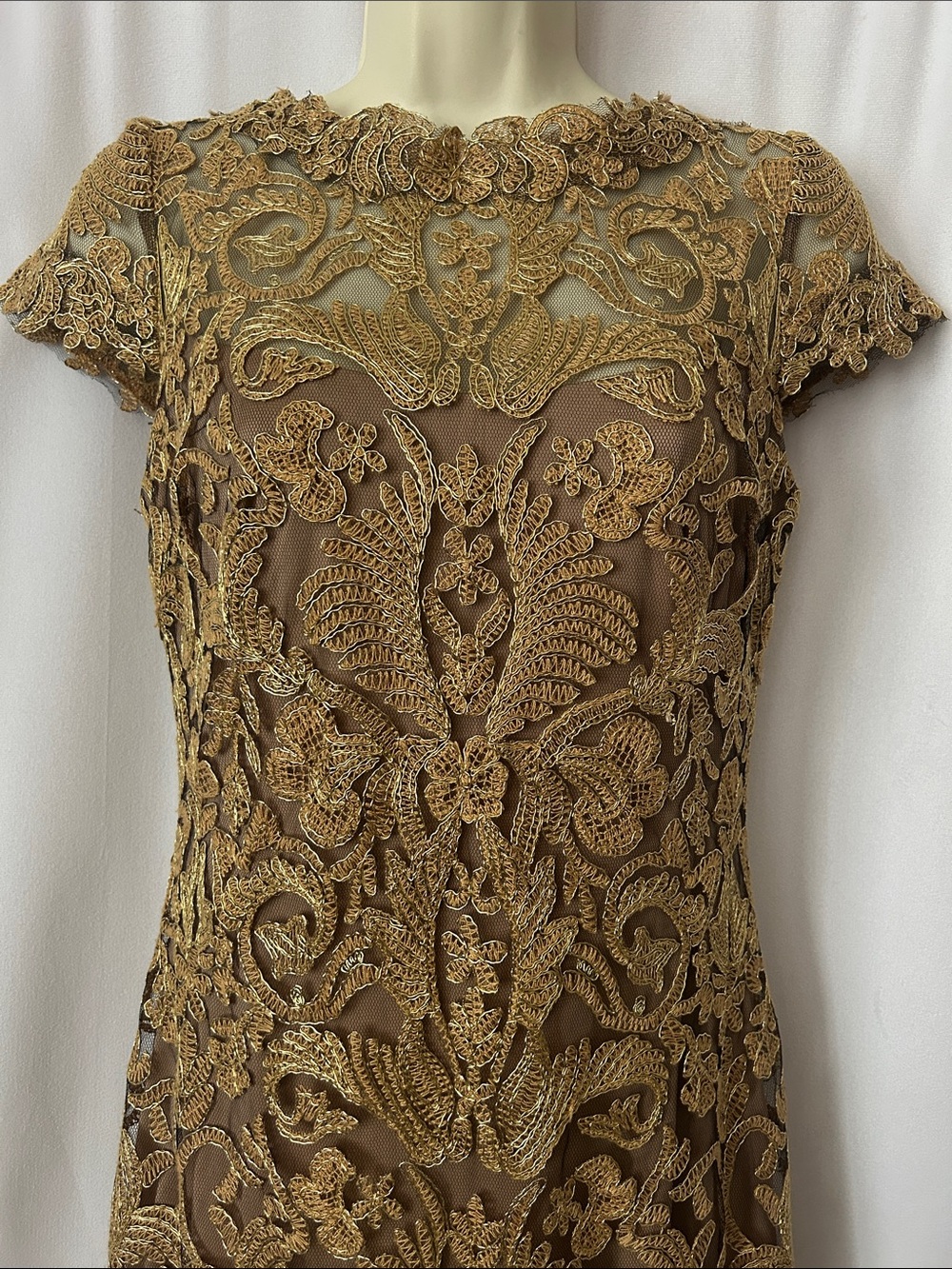 Tadashi Shoji Gold Lace Cap Sleeve Body Con Sheath Mini Dress **Size 2** 🌺🌺 - Picture 3 of 7